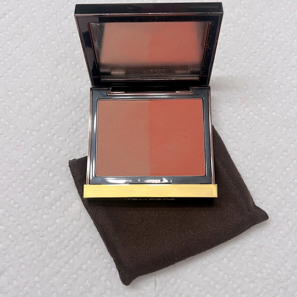 Tom Ford Shade and Illuminate Blush- 02 Explicit Flush